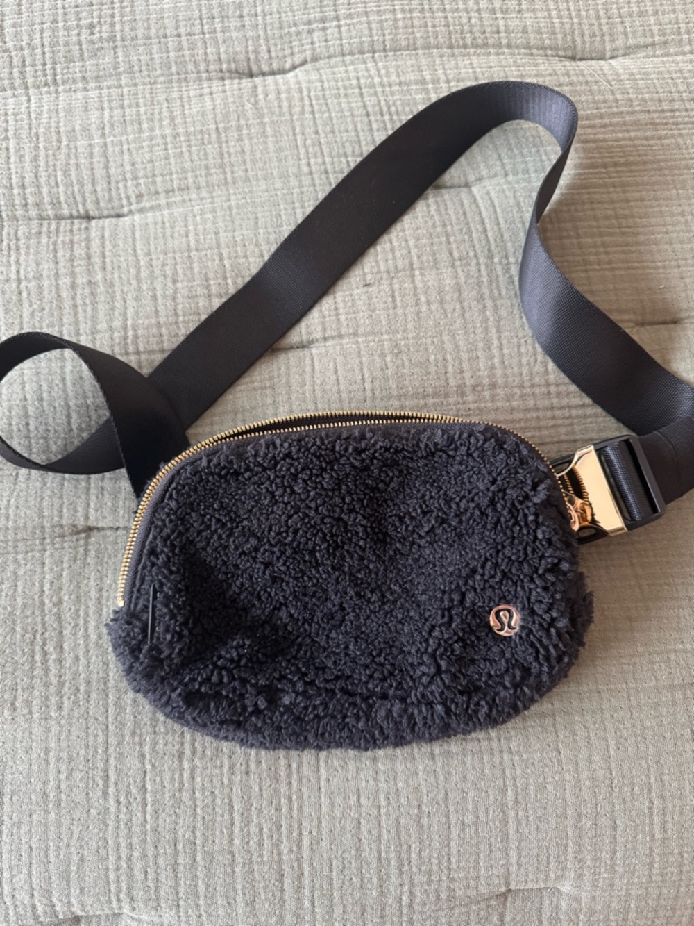 lululemon Black Sherpa-Style Belt Bag with Gold Zipper